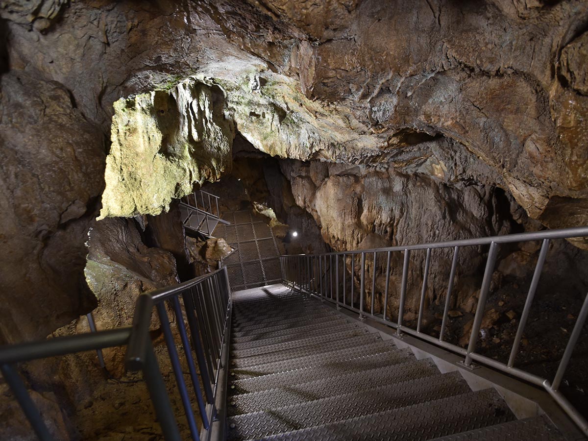 質志鐘乳洞（しづししょうにゅうどう）